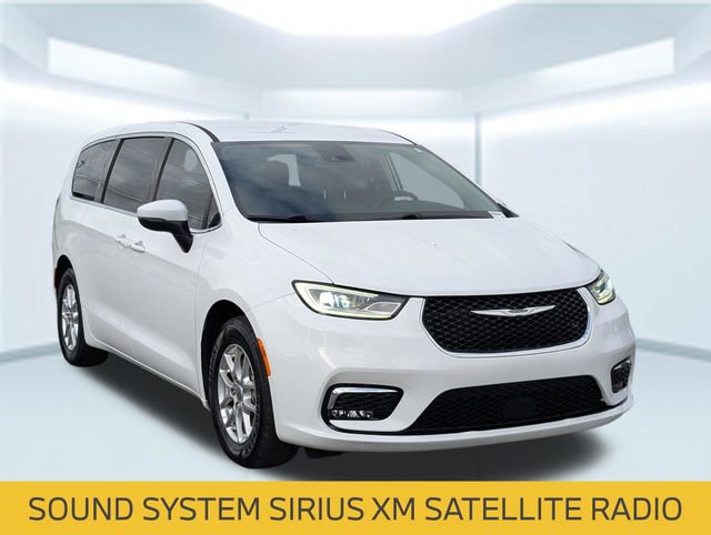 Used 2023 Chrysler Pacifica Touring-L FWD image 8