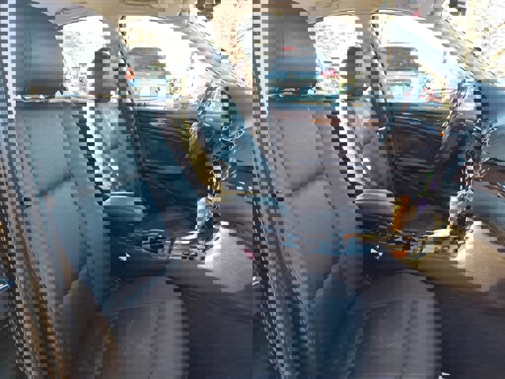 Used 2005 BMW 325i Sedan image 10