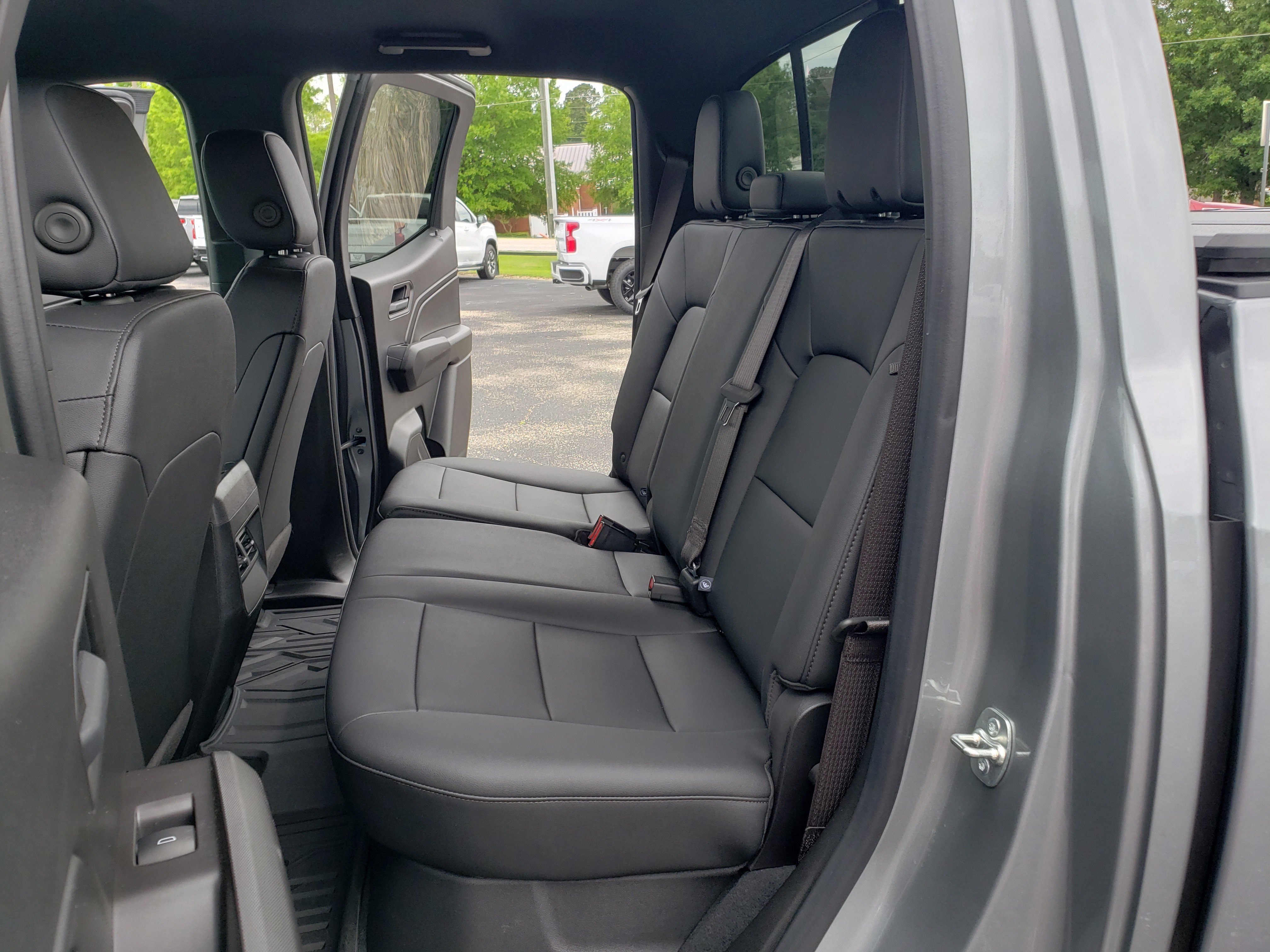 Used 2025 Chevrolet Colorado Trail Boss AWD/4WD image 30