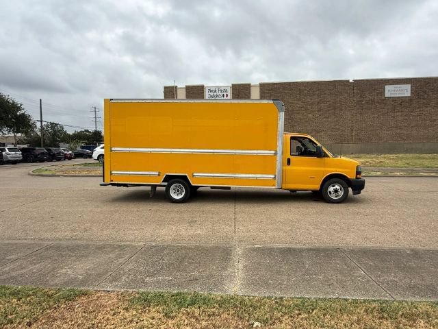 Used 2021 GMC Savana 3500 Extended w/ Power Convenience Package RWD image 5