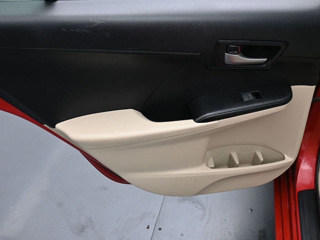 Used 2014 Toyota Camry LE FWD image 11