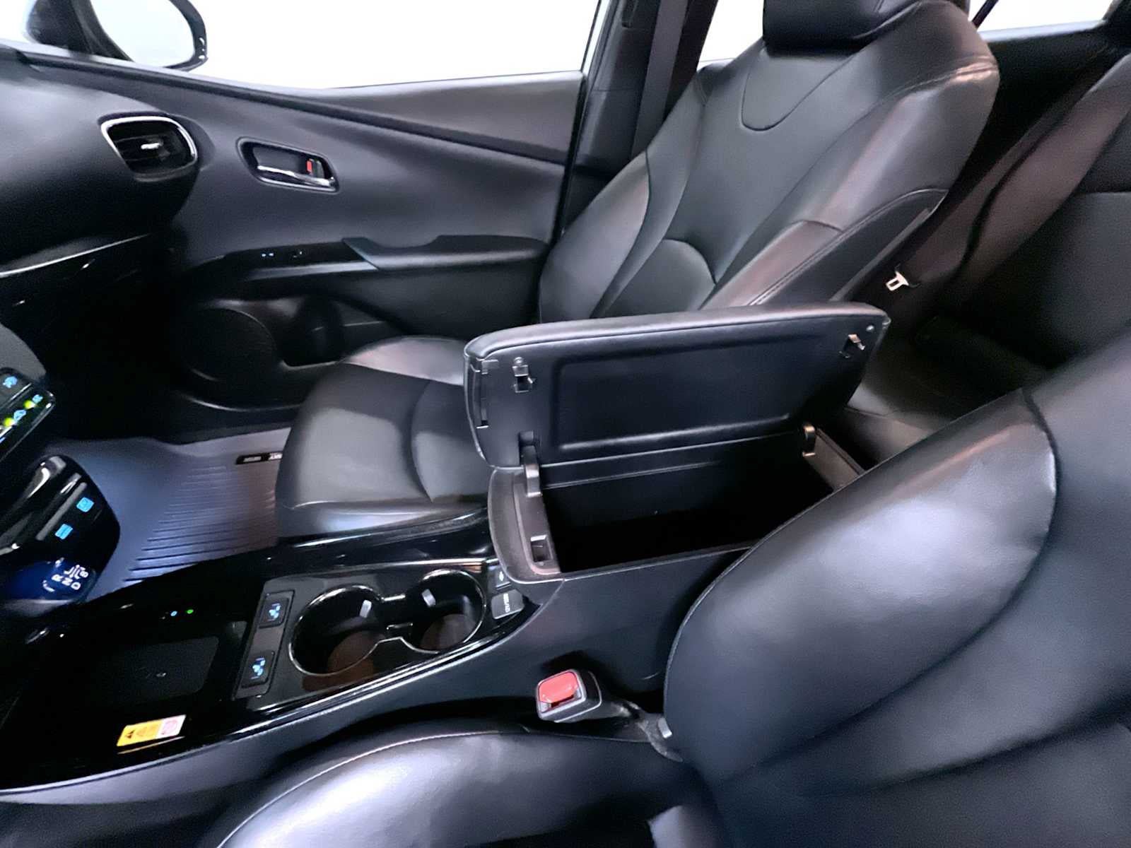 Used 2019 Toyota Prius XLE w/ Advanced Technology Package AWD/4WD image 28