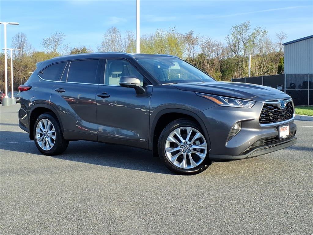 Used 2023 Toyota Highlander Limited image 2