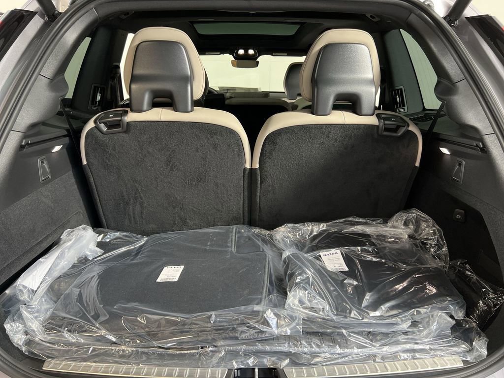 New 2026 Volvo XC90 B6 Plus w/ Protection Package Premier image 18
