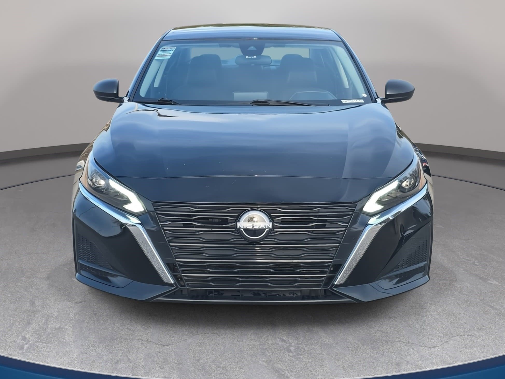 Used 2024 Nissan Altima 2.5 SV image 2