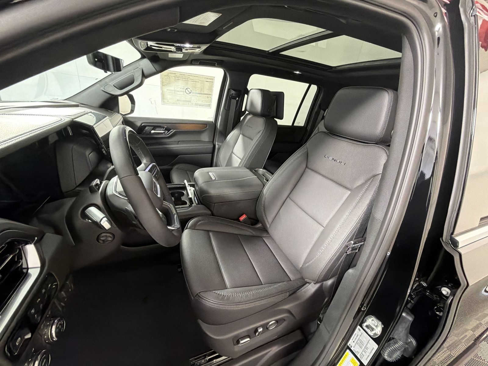 New 2026 GMC Yukon XL Denali w/ Denali Reserve Package AWD/4WD image 13