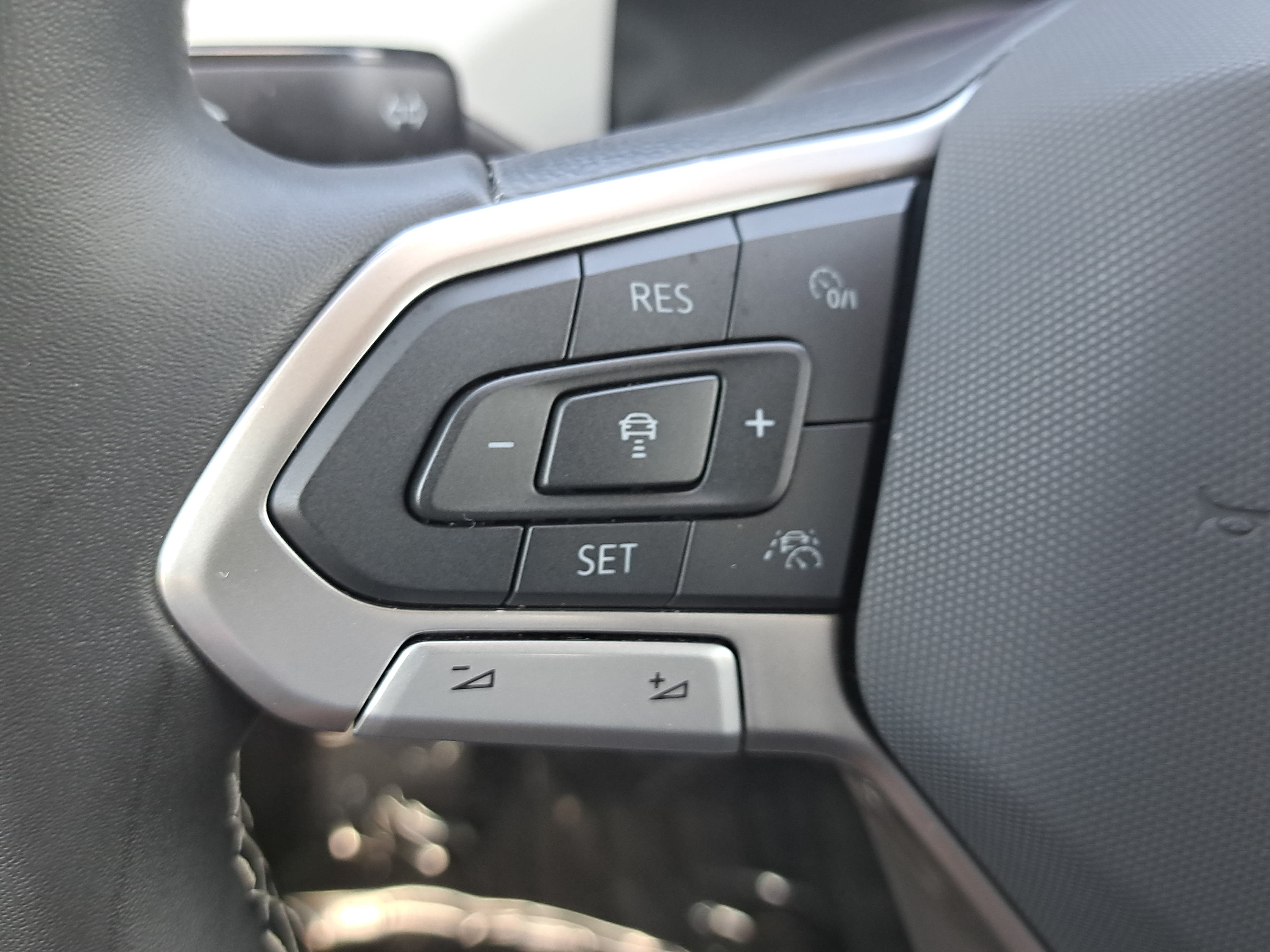Used 2026 Volkswagen Taos SE AWD/4WD image 17