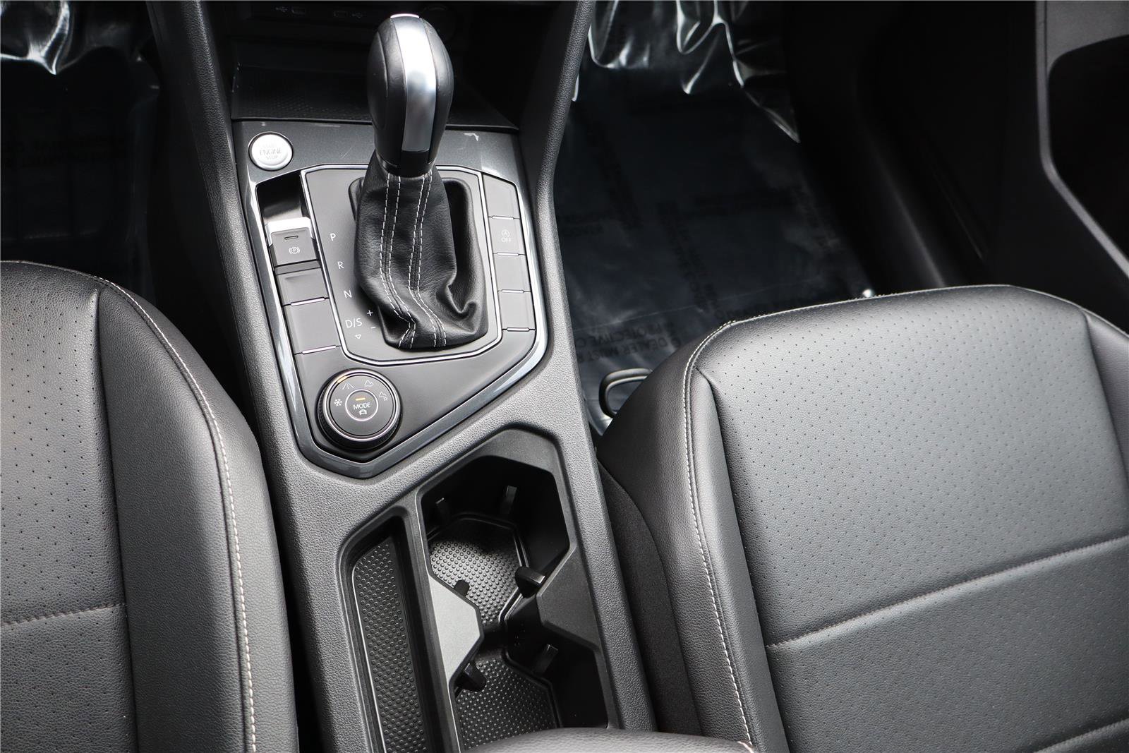 Certified 2021 Volkswagen Tiguan SE w/ Panoramic Sunroof Package image 22