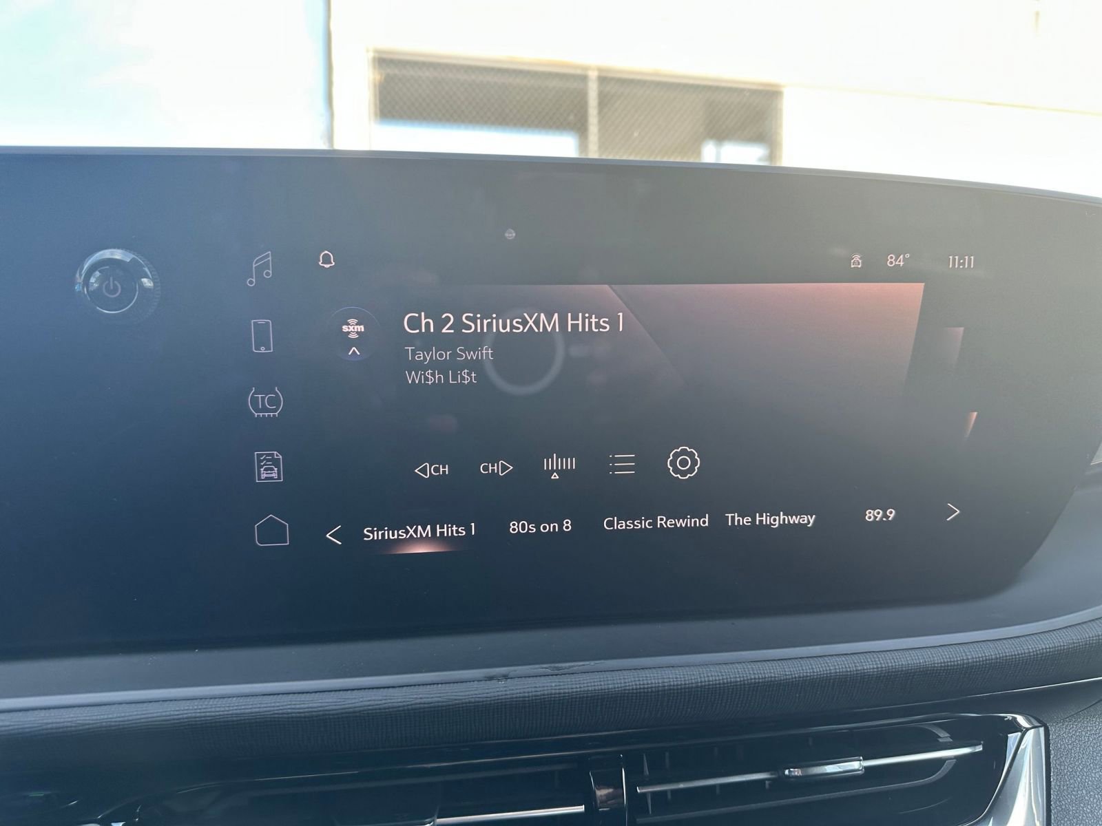 Used 2025 Buick Envista Sport Touring image 20