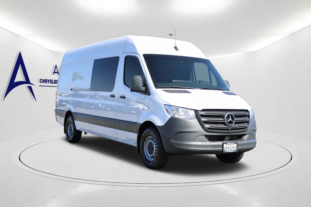 Used 2024 Mercedes-Benz Sprinter 2500 image 3