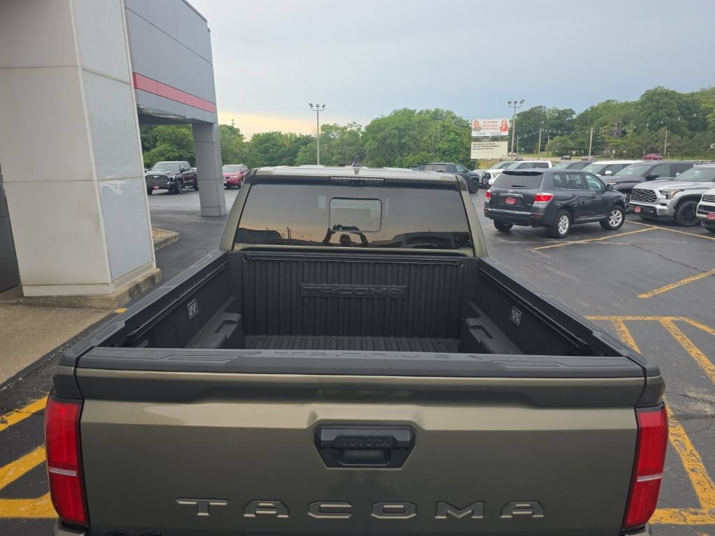 Used 2024 Toyota Tacoma TRD Sport w/ TRD Sport Premium Package AWD/4WD image 6