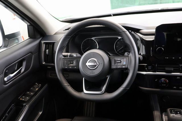 New 2025 Nissan Pathfinder SL image 14