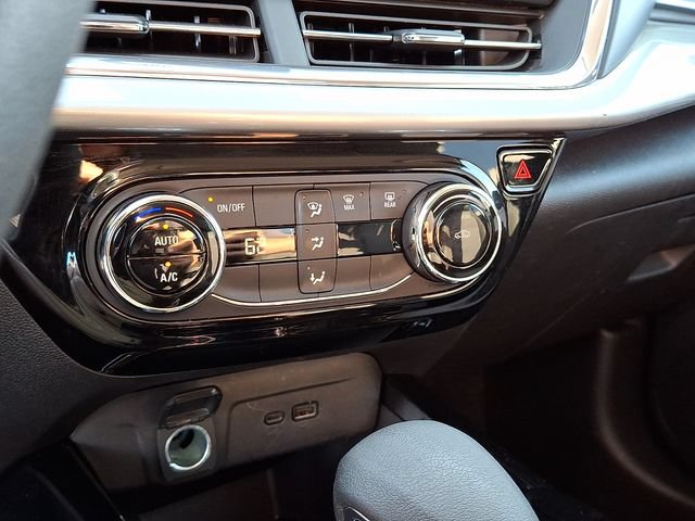 Used 2025 Chevrolet Trax LT FWD image 16