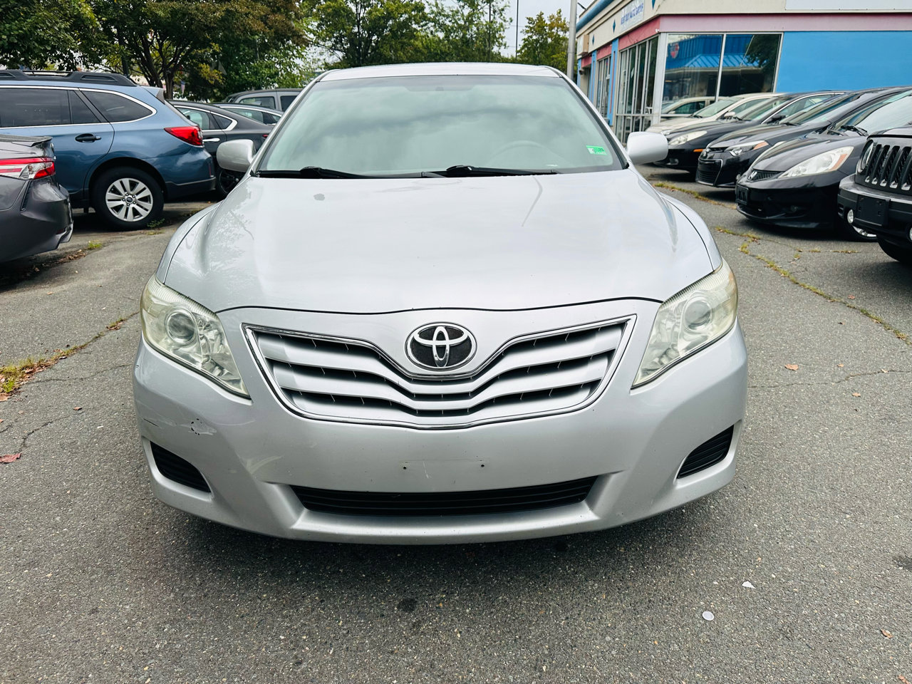 Used 2010 Toyota Camry LE FWD image 8