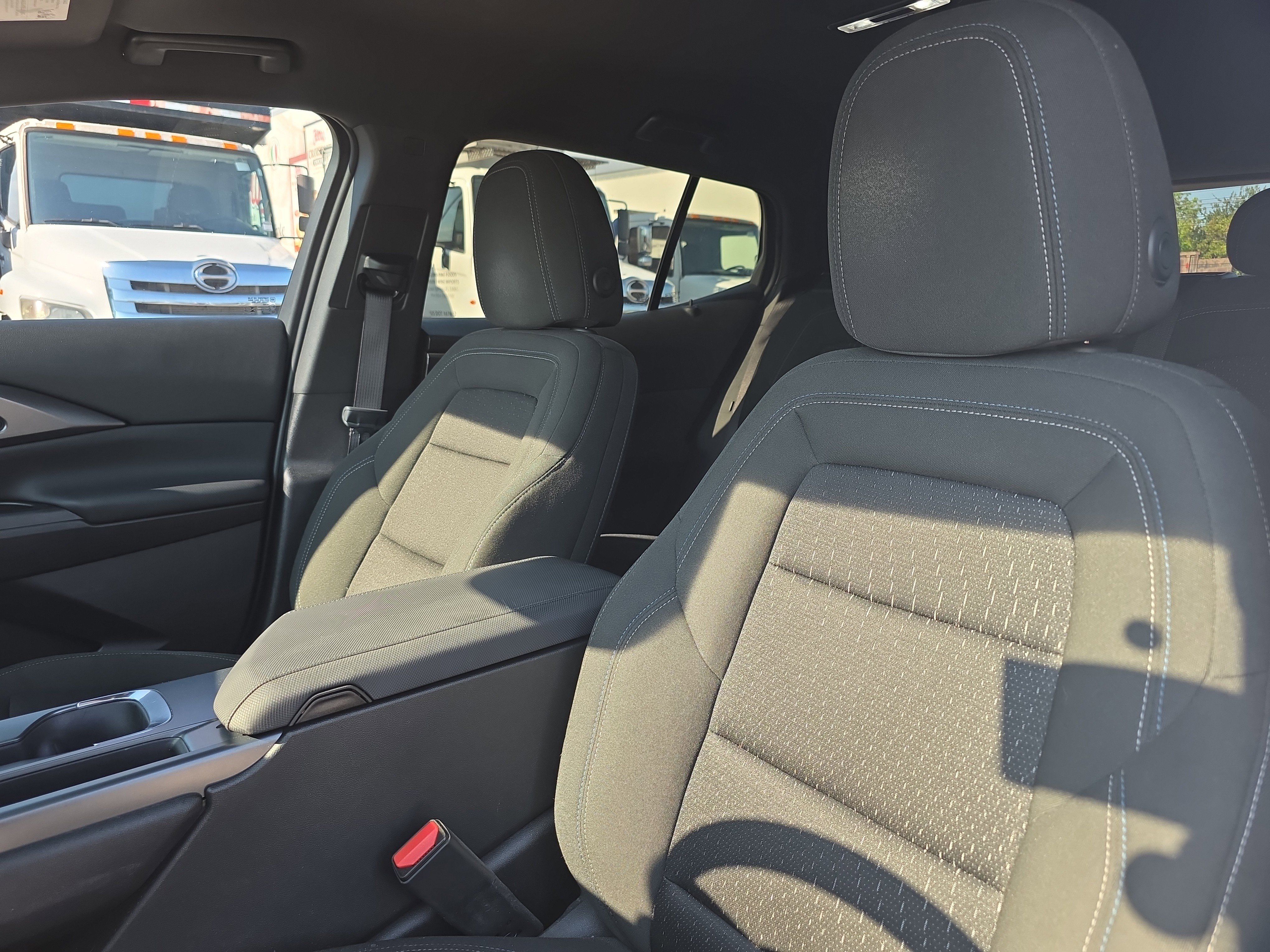 Used 2025 Chevrolet Equinox EV LT FWD image 25
