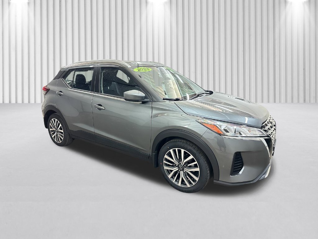 Used 2023 Nissan Kicks SV FWD image 2