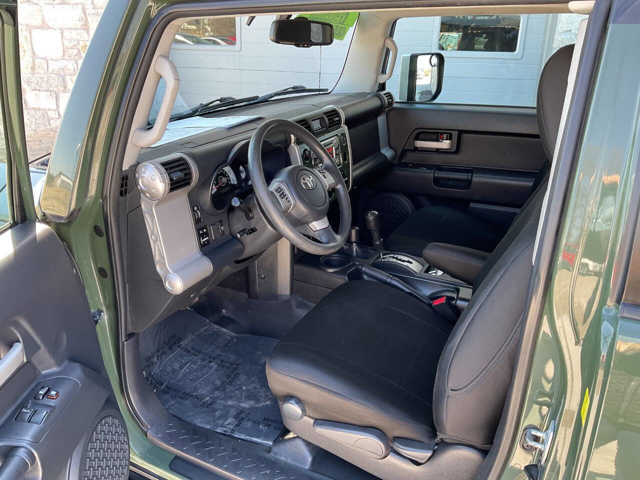 Used 2011 Toyota FJ Cruiser 4WD w/ Convenience Pkg image 14