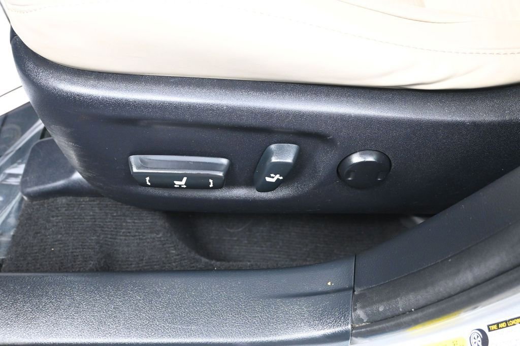Used 2013 Lexus CT 200h w/ Premium Pkg w/Navigation FWD image 12