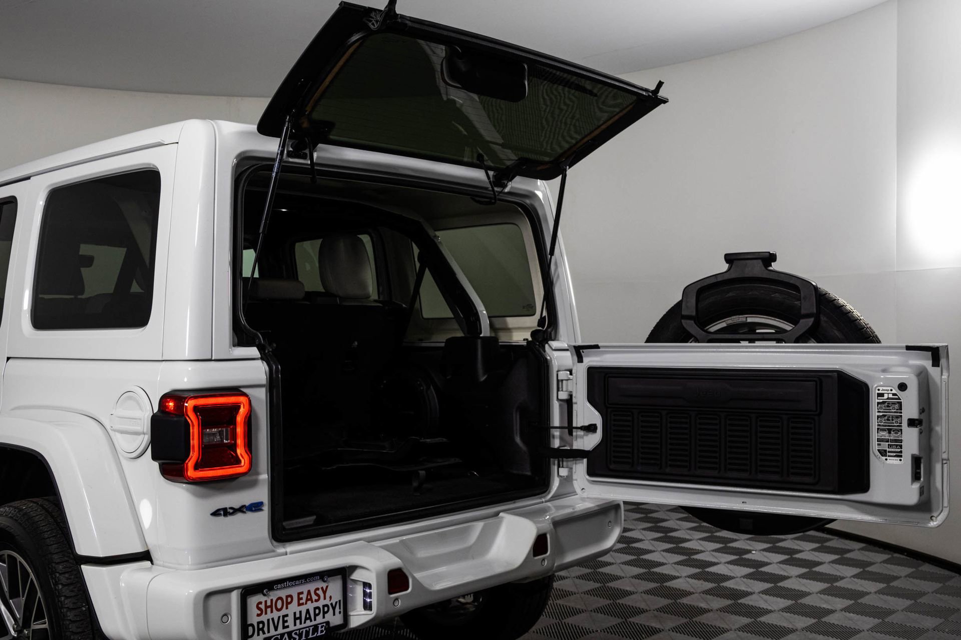 Used 2022 Jeep Wrangler Unlimited Sahara image 40