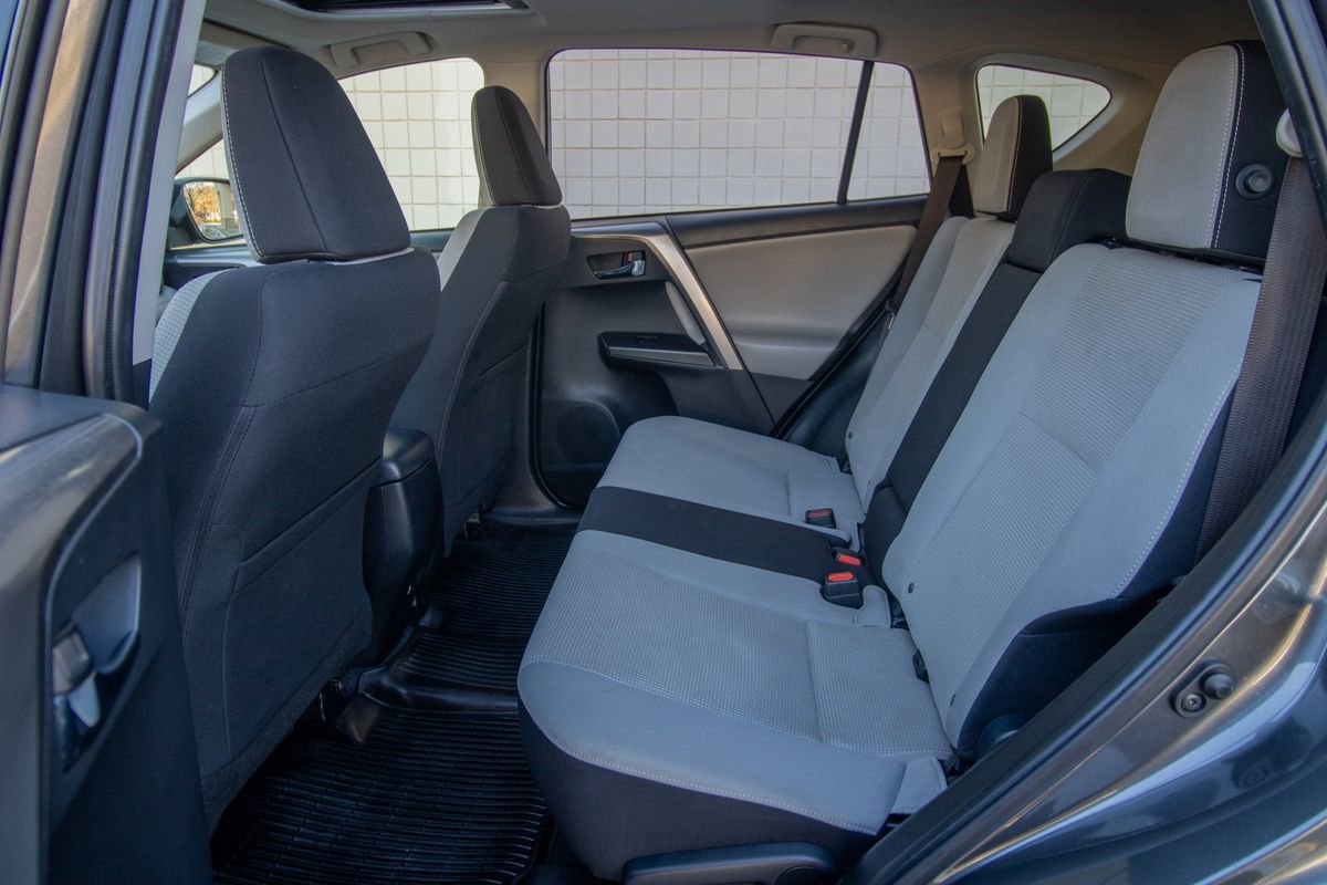 Used 2018 Toyota RAV4 XLE image 15