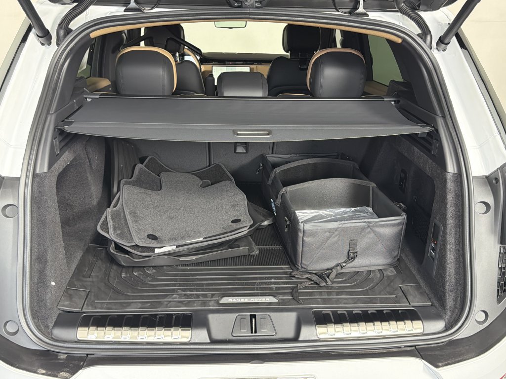 New 2027 Land Rover Range Rover Sport Dynamic SE AWD/4WD image 8