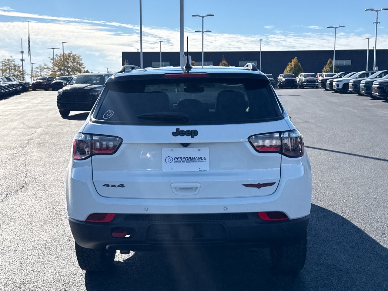 Used 2025 Jeep Compass Trailhawk w/ Trailer Tow Group AWD/4WD image 4