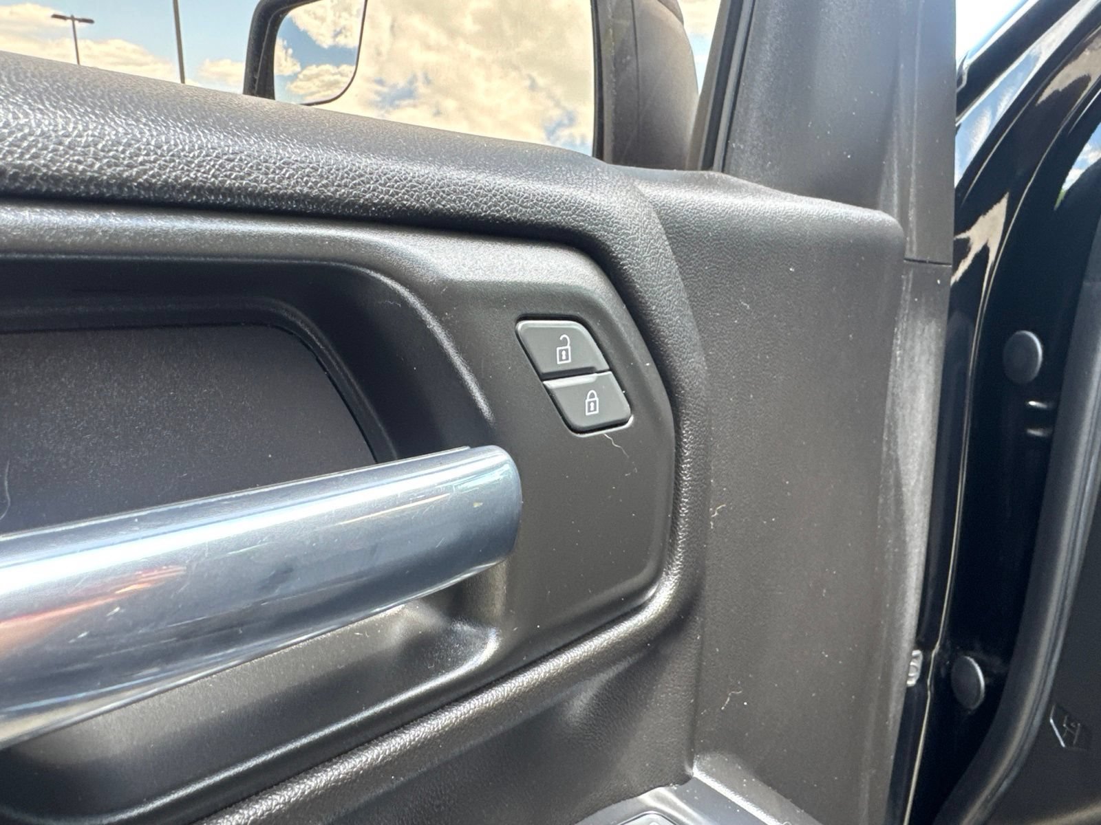 Used 2019 Chevrolet Silverado 1500 Custom w/ Custom Value Package AWD/4WD image 15