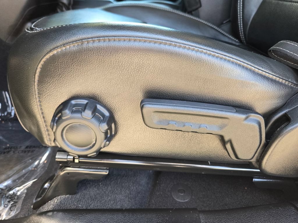 Used 2022 Jeep Wrangler Unlimited Sahara AWD/4WD image 13