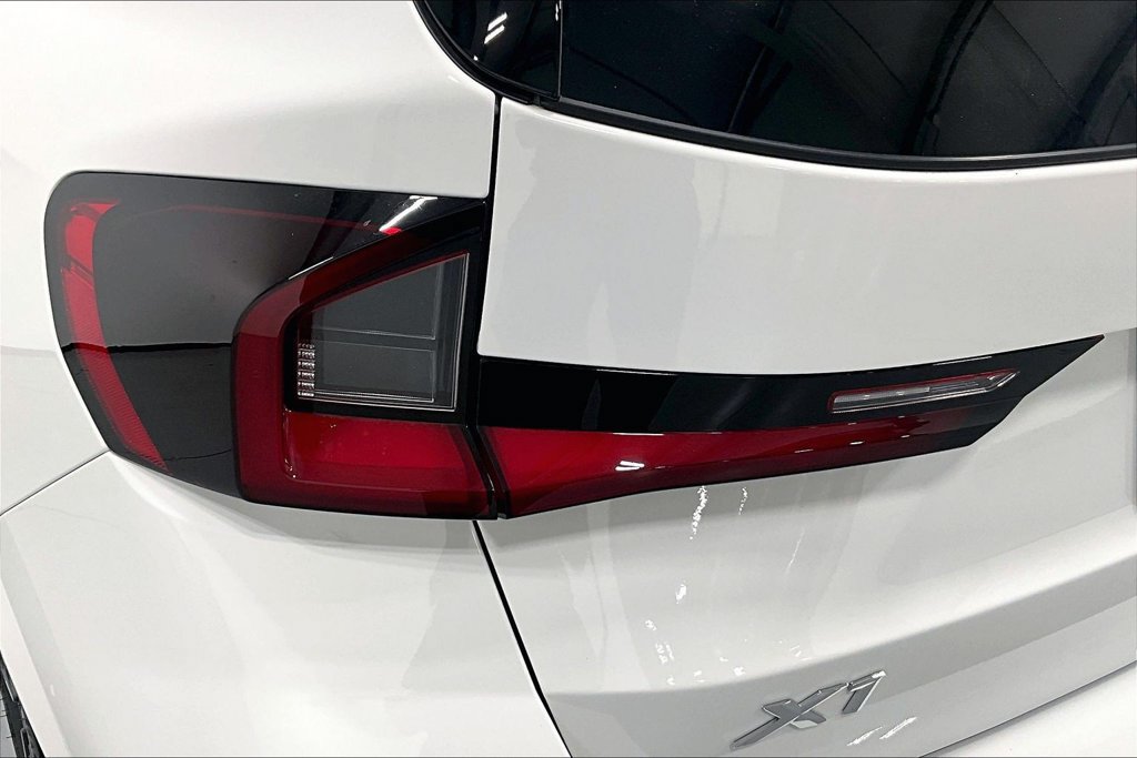 Used 2026 BMW X1 xDrive28i w/ M Sport Package AWD/4WD image 39