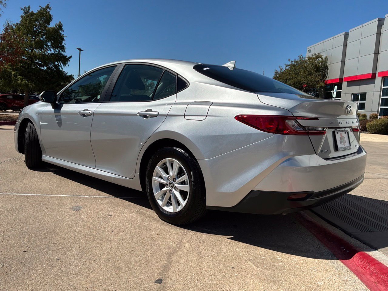 Used 2026 Toyota Camry LE FWD image 8