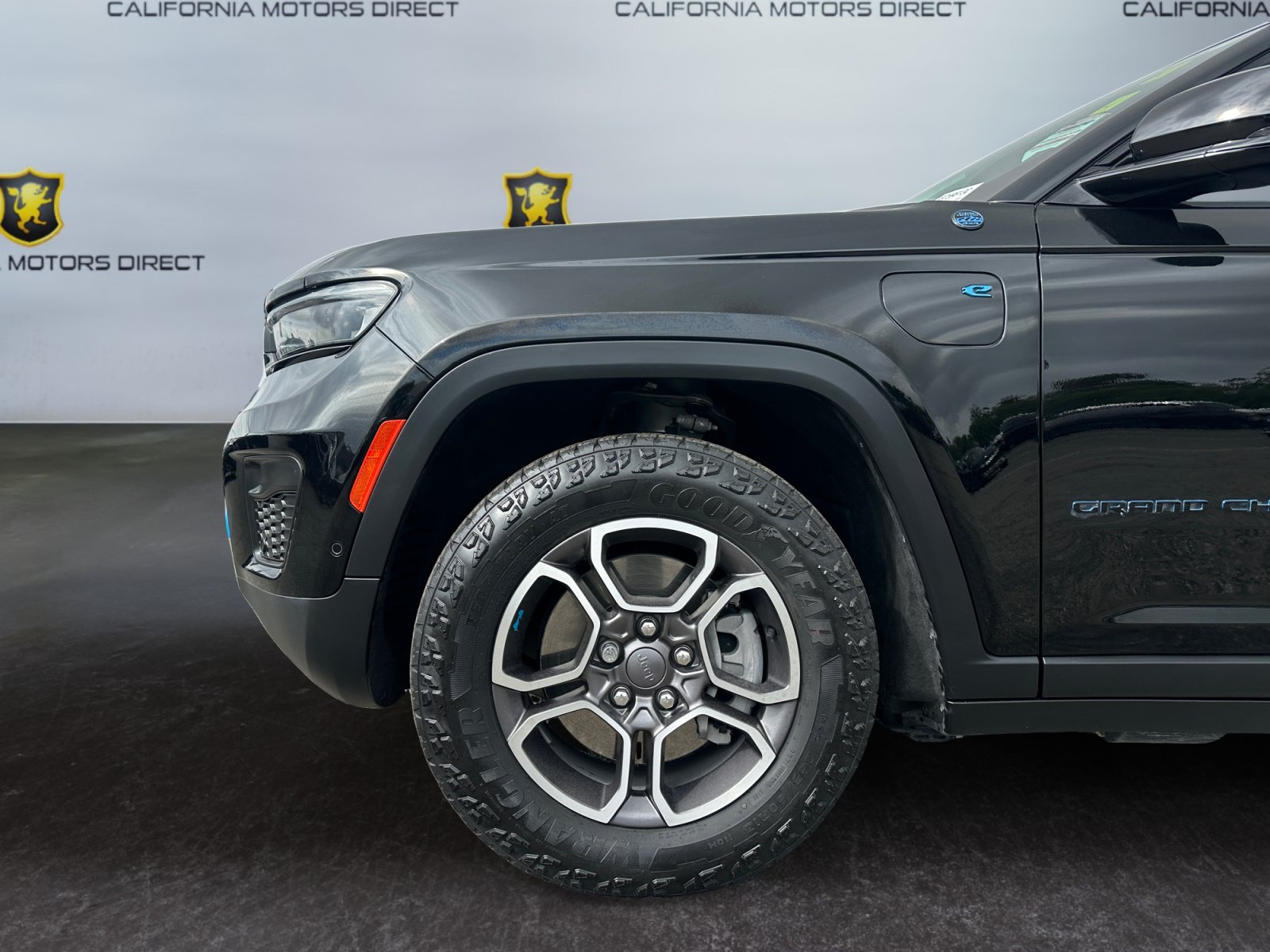 Used 2022 Jeep Grand Cherokee Trailhawk w/ Advanced Protech Group II AWD/4WD image 14