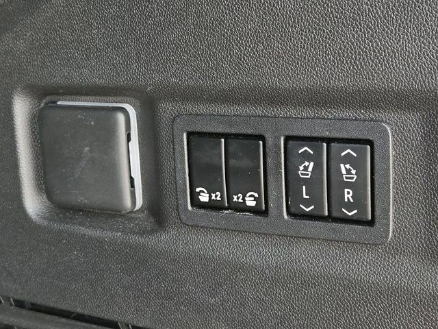 Used 2022 GMC Yukon SLT w/ SLT Luxury Package image 14