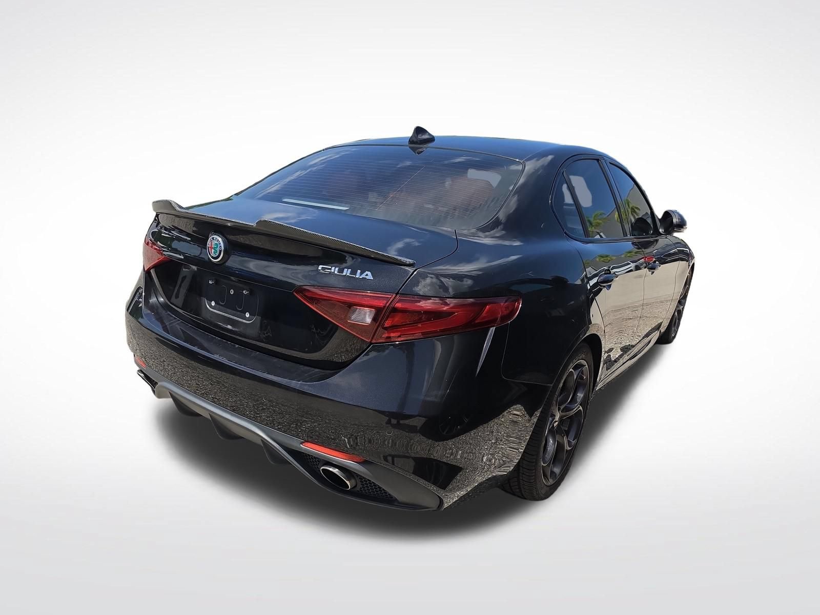 Used 2017 Alfa Romeo Giulia Ti w/ TI 19" Sport Package RWD image 7