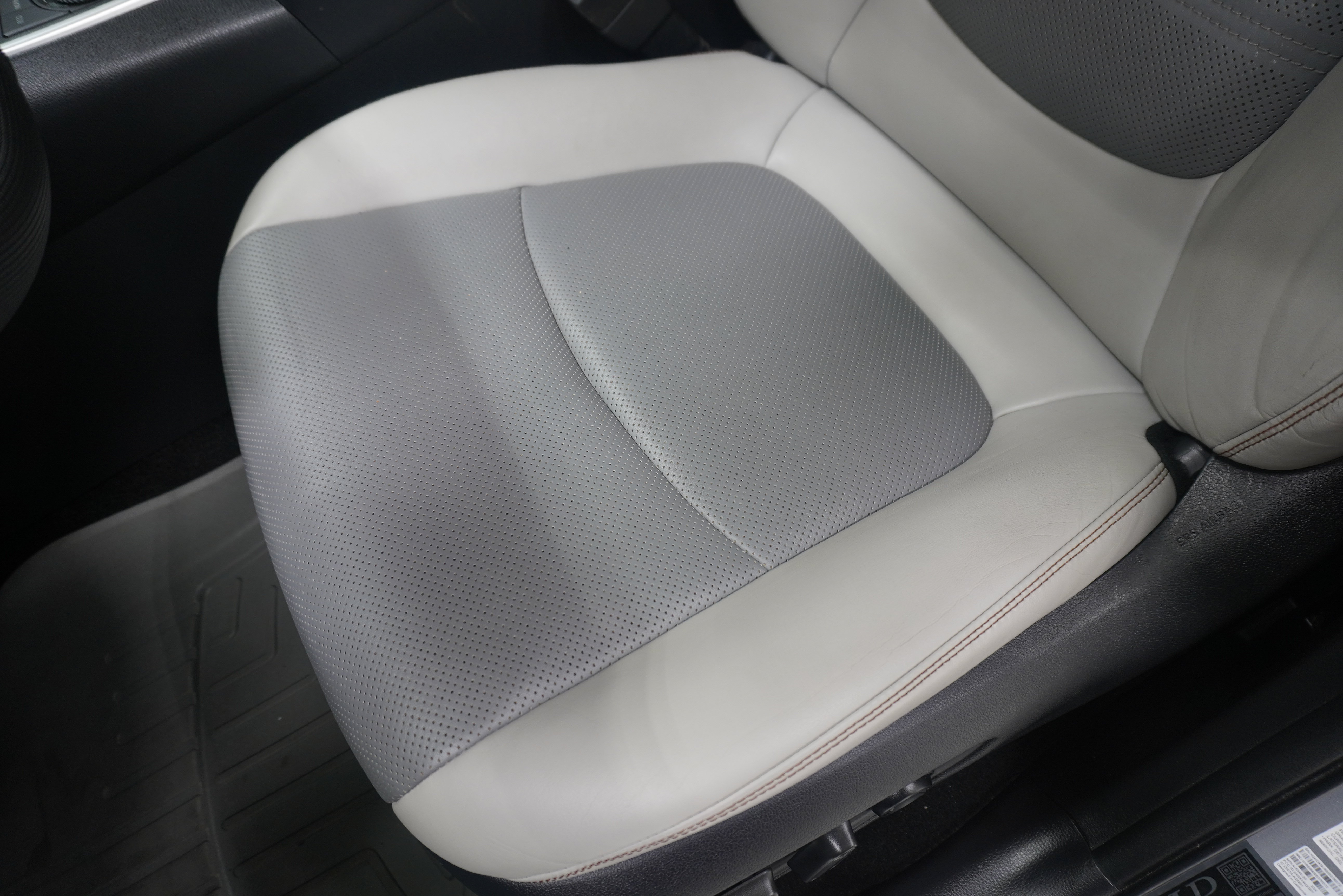Used 2019 Toyota RAV4 Limited w/ Advanced Technology Package AWD/4WD image 12