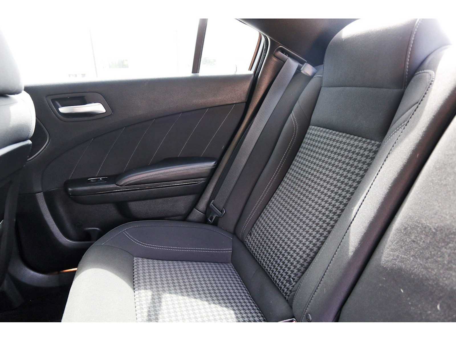 Used 2018 Dodge Charger SXT Plus w/ Blacktop Package RWD image 9