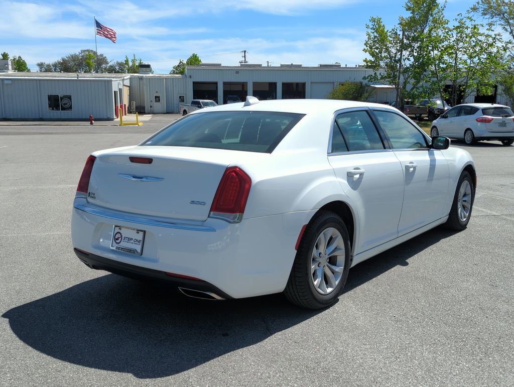Used 2022 Chrysler 300 Touring image 5