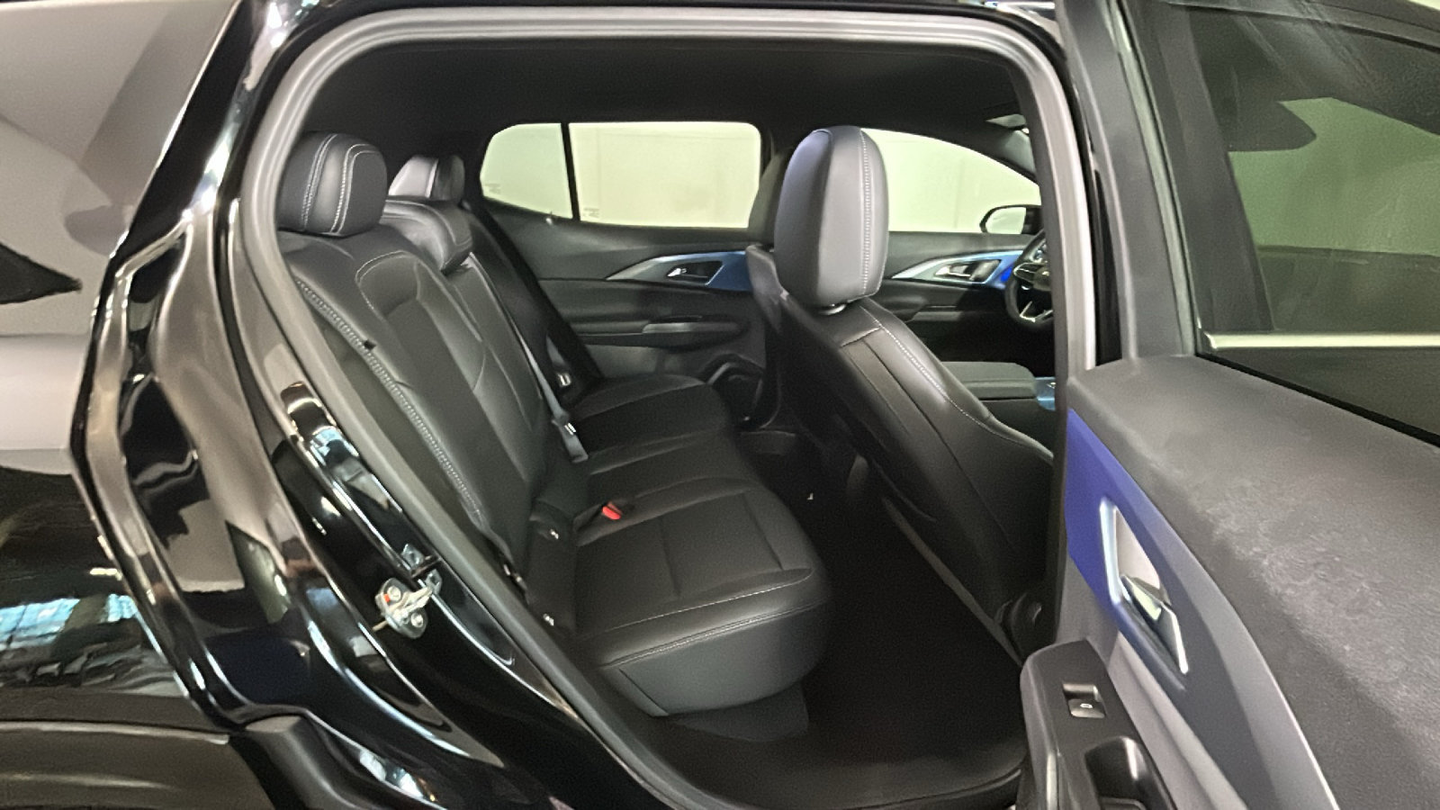 Used 2025 Chevrolet Equinox EV LT FWD image 34