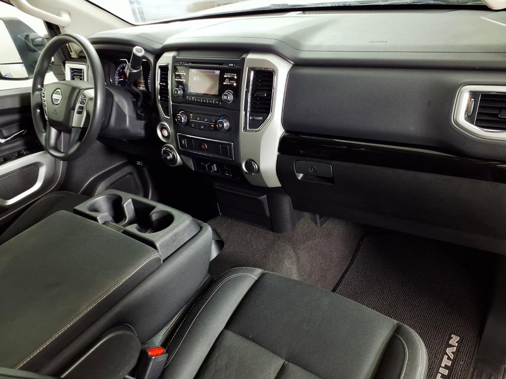 Used 2018 Nissan Titan SV image 13