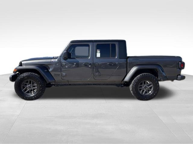 Used 2024 Jeep Gladiator Sport AWD/4WD image 2