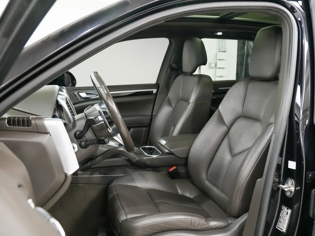 Used 2016 Porsche Cayenne S image 5