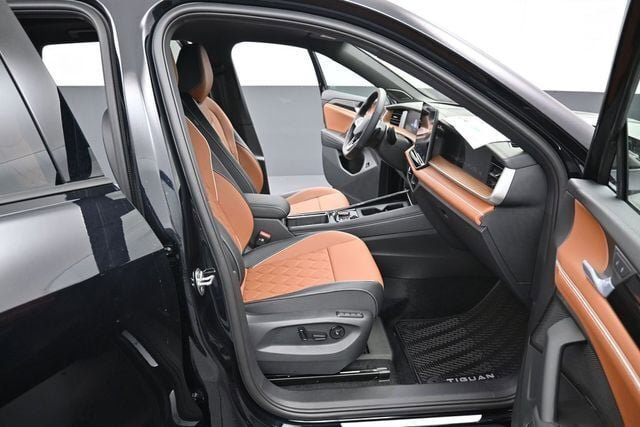 New 2026 Volkswagen Tiguan SEL R-Line AWD/4WD image 14