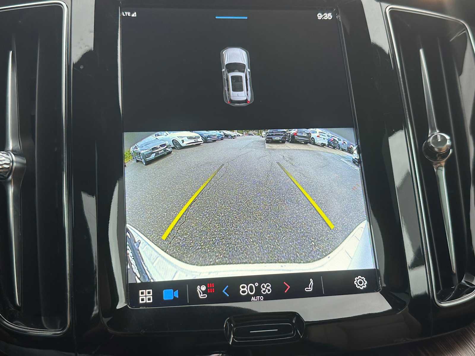 Certified 2023 Volvo XC60 T8 Ultimate w/ Climate Package image 26