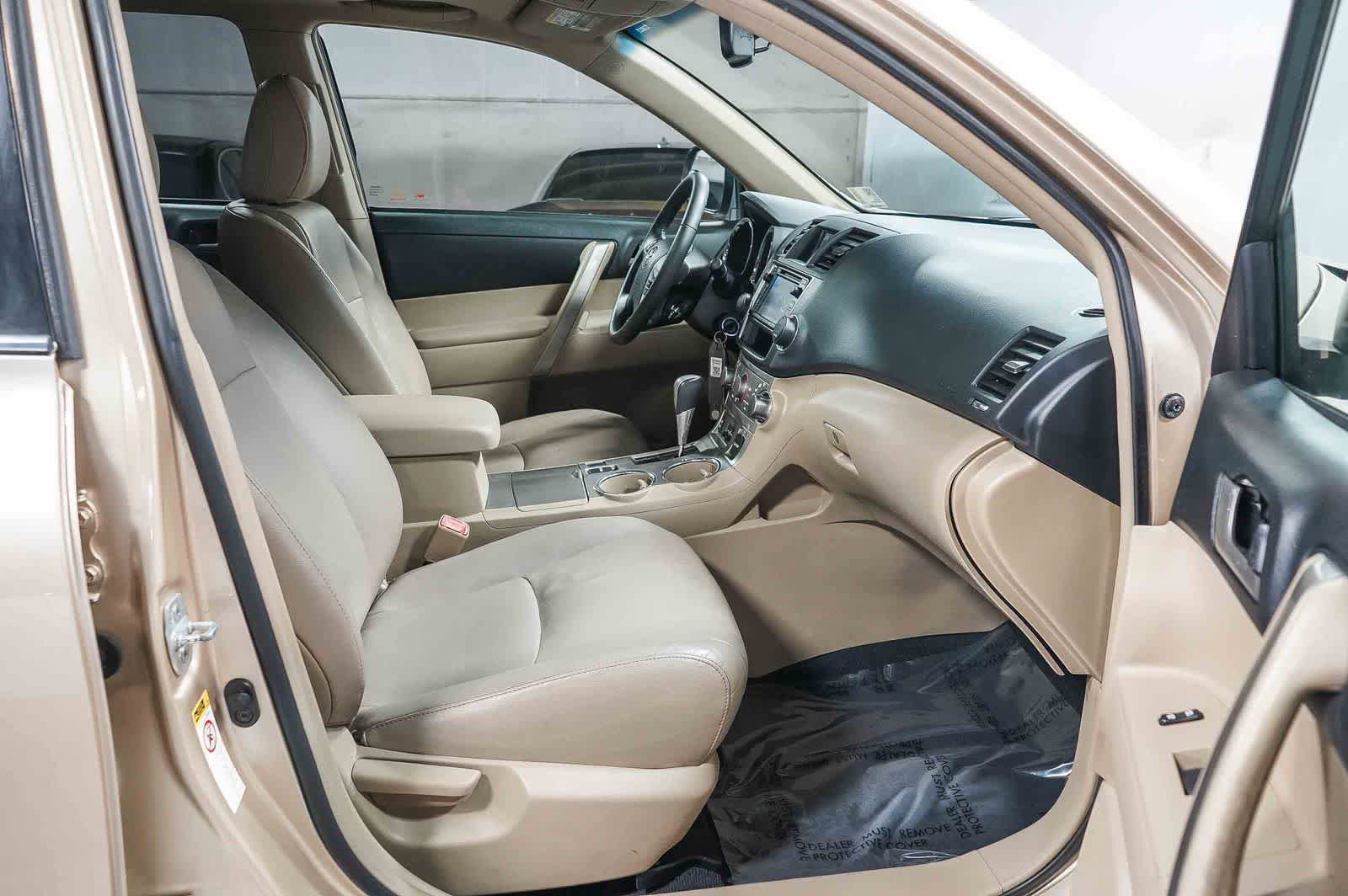 Used 2013 Toyota Highlander SE image 17