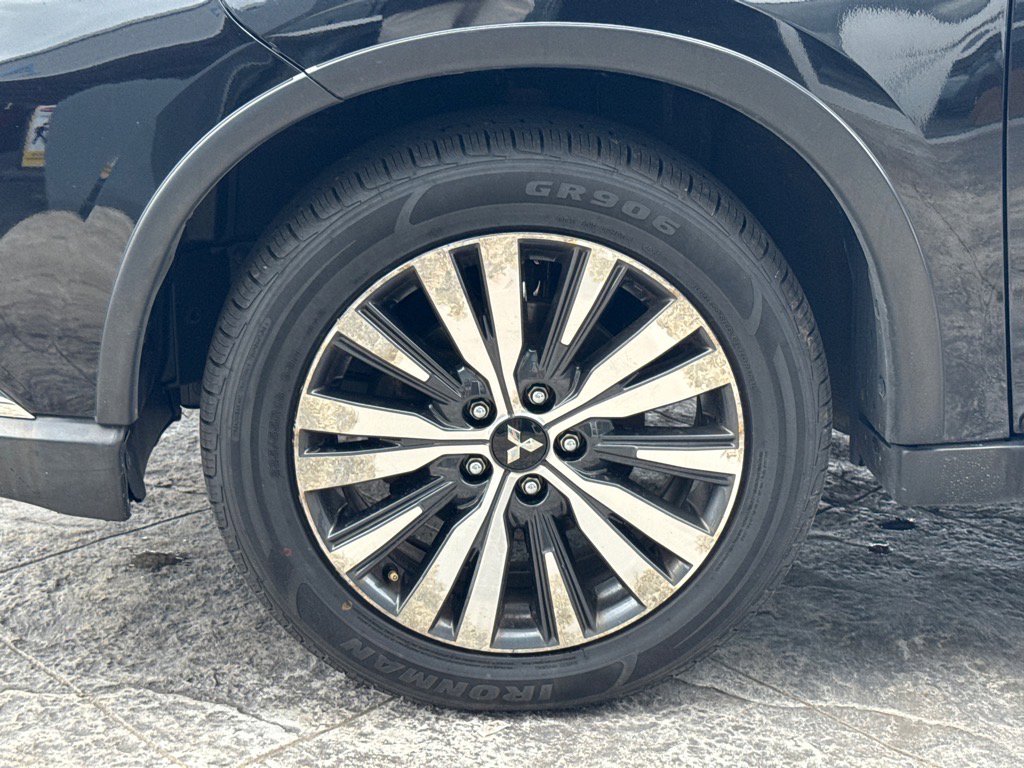 Used 2020 Mitsubishi Outlander ES image 6