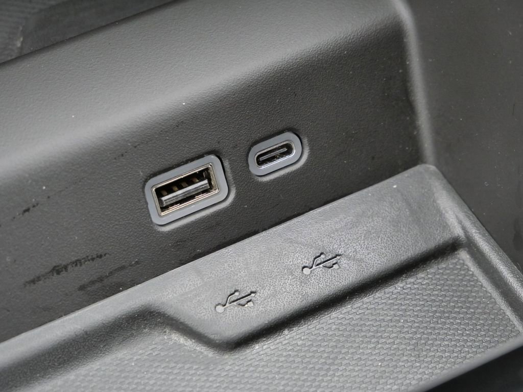 Used 2025 Chevrolet Suburban Z71 image 49