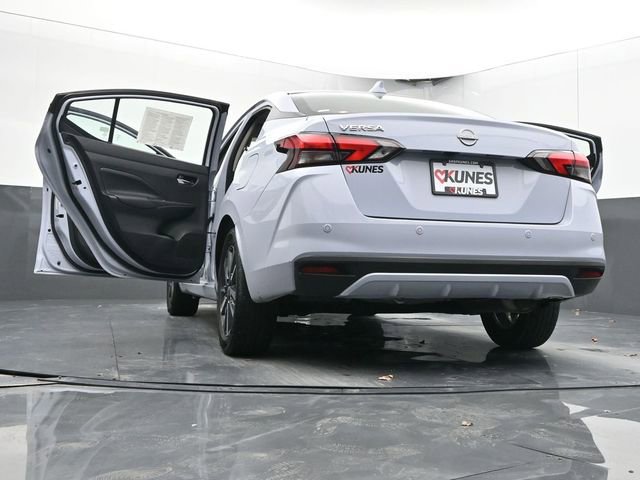 Used 2025 Nissan Versa SV image 68