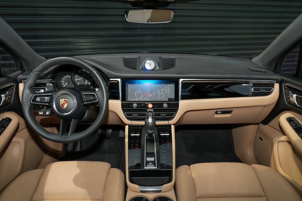 Certified 2026 Porsche Macan AWD/4WD image 30