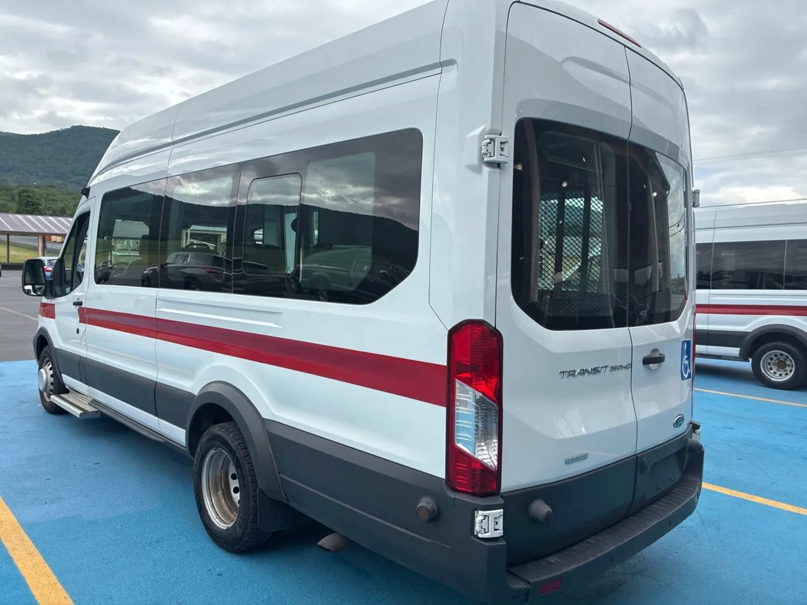 Used 2017 Ford Transit 350 XL RWD image 3