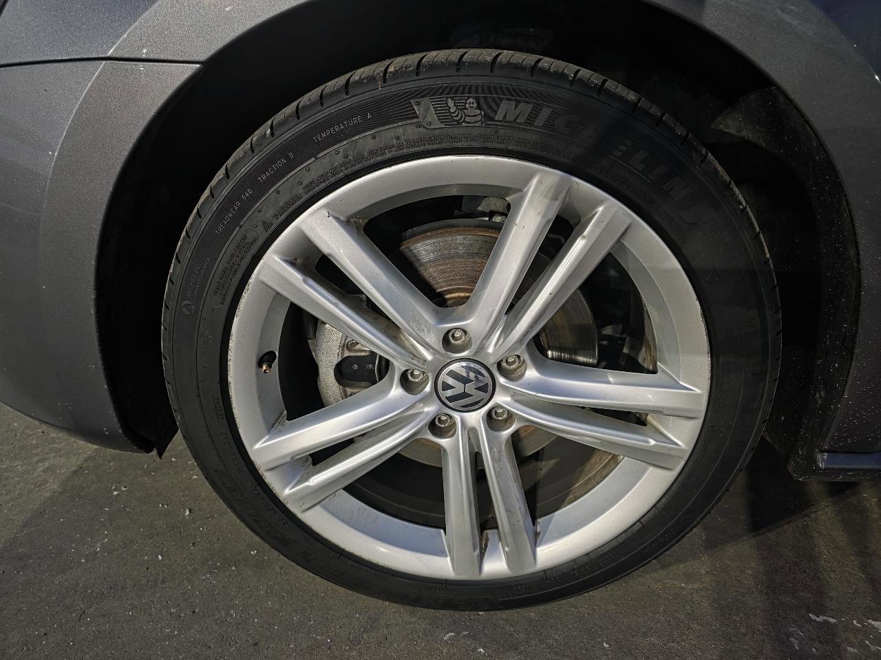 Used 2014 Volkswagen Passat TDI SE FWD image 25