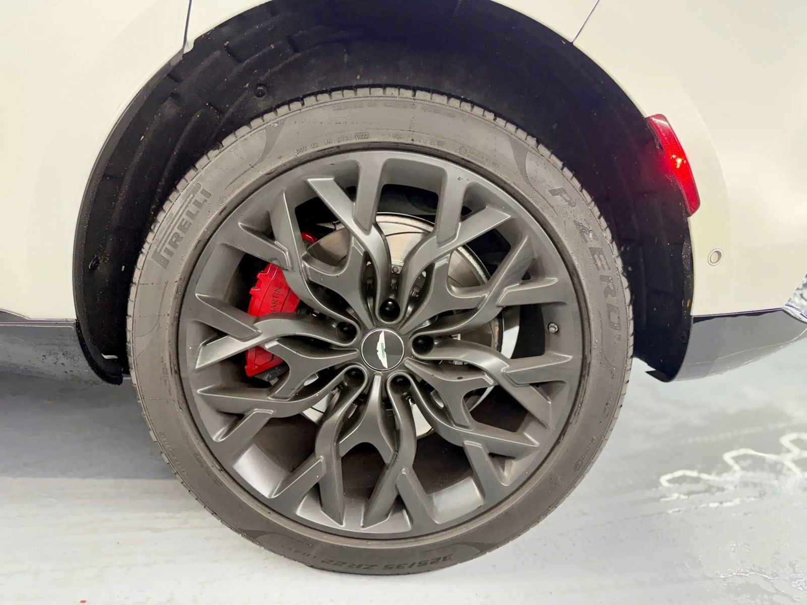 Used 2023 Aston Martin DBX image 15